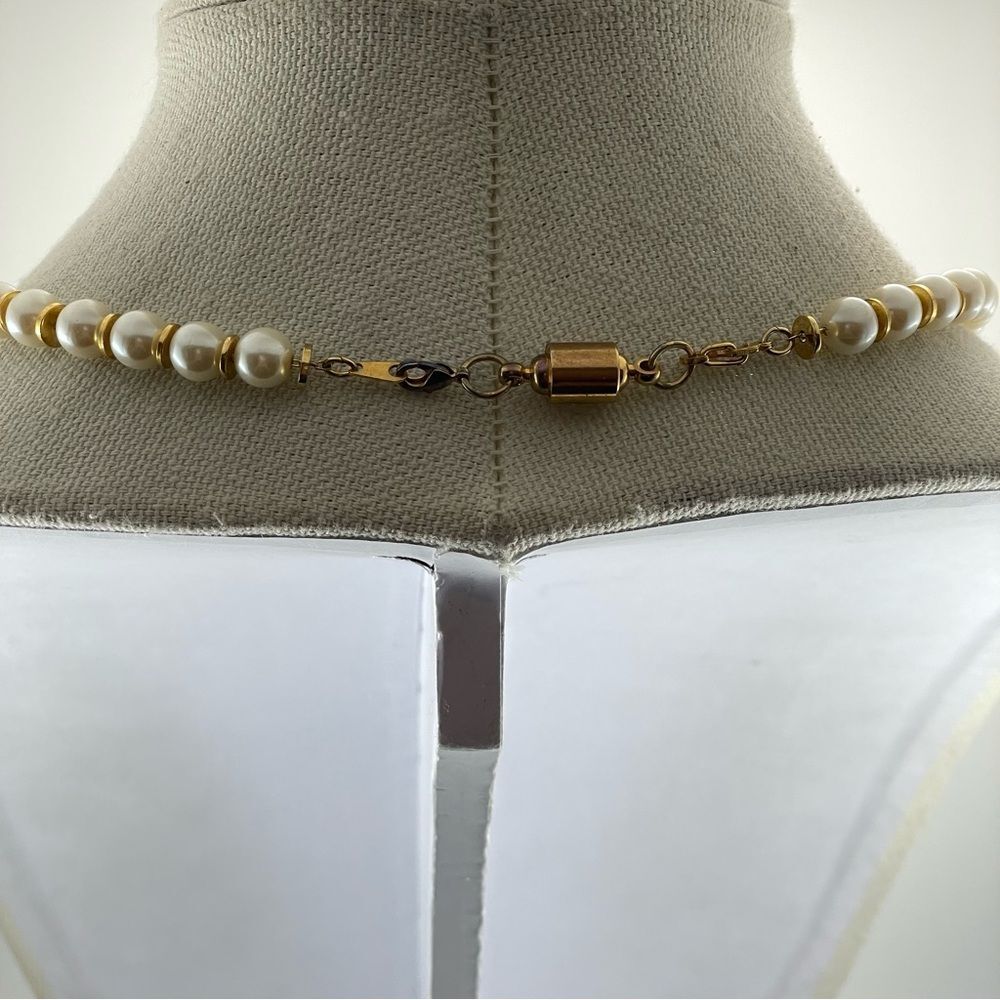 Beautiful Unsigned Gold Tone Glass Acrylic Beaded Statement Necklace - Picture 5 of 6